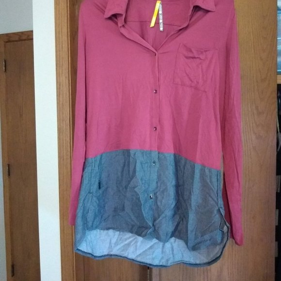 Two Color Button Up Tunic Top - Picture 3 of 3